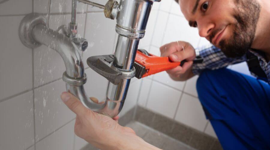 Leaking toilet repair in Las Piedras, PR